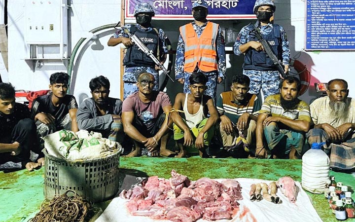 সুন্দরবনে হরিণের মাংস ও কাঁকড়াসহ আটক ৮