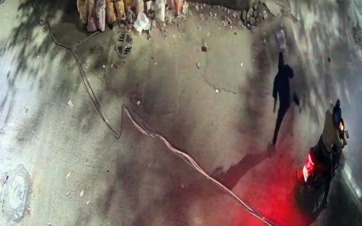 মোহাম্মদপুর প্রিপারেটরি স্কুলে পেট্রোল বোমা নিক্ষেপ