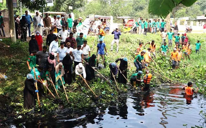 ডেঙ্গু প্রতিরোধে মুন্সীগঞ্জে পরিষ্কার পরিচ্ছন্নতা অভিযান