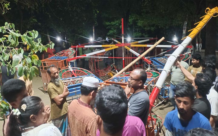 ময়মনসিংহে পার্কে হঠাৎ ভেঙে পড়ল নাগরদোলা, আহত ৫