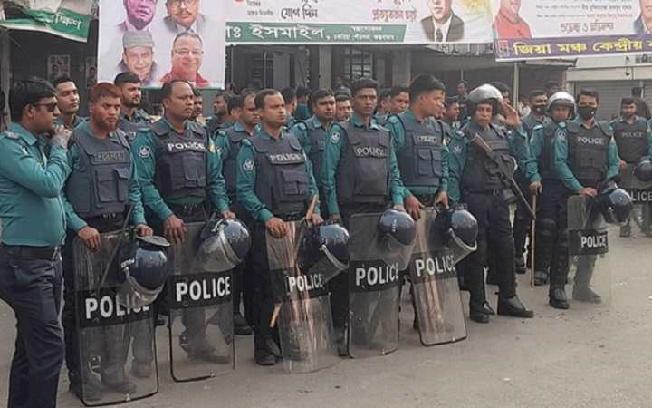 আওয়ামী লীগ-বিএনপির কর্মসূচি ঘিরে সতর্ক পুলিশ