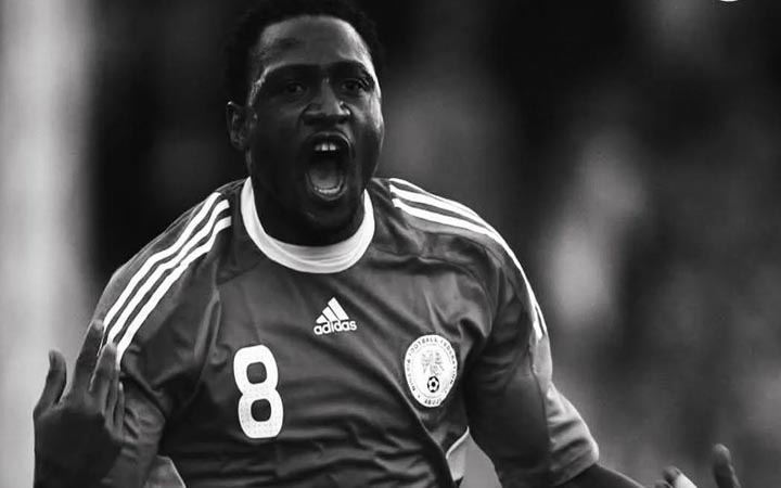 মাঠে লুটিয়ে পড়ে নাইজেরিয়ার স্ট্রাইকারের মৃত্যু