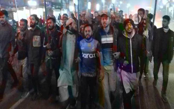 শিক্ষার্থীদের গুপ্তহত্যার প্রতিবাদে নড়াইলে মশাল মিছিল