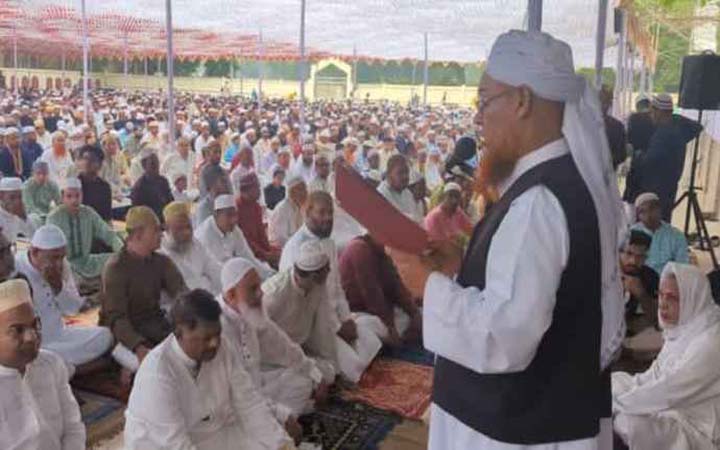 নাটোরে ঈদুল ফিতরের নামাজে মুসল্লিদের ঢল