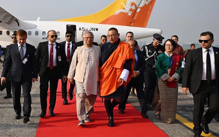 ঢাকায় ভুটানের প্রধানমন্ত্রীকে লাল গালিচা সংবর্ধনা