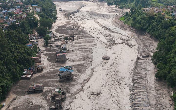 নেপালে বন্যায় নিখোঁজ দুই শতাধিক শিক্ষার্থী, ক্ষতিগ্রস্ত ১৯ স্কুল