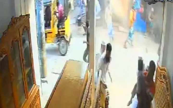 নারায়ণগঞ্জে সেলুনে বিস্ফোরণে শিশুসহ দগ্ধ ৫