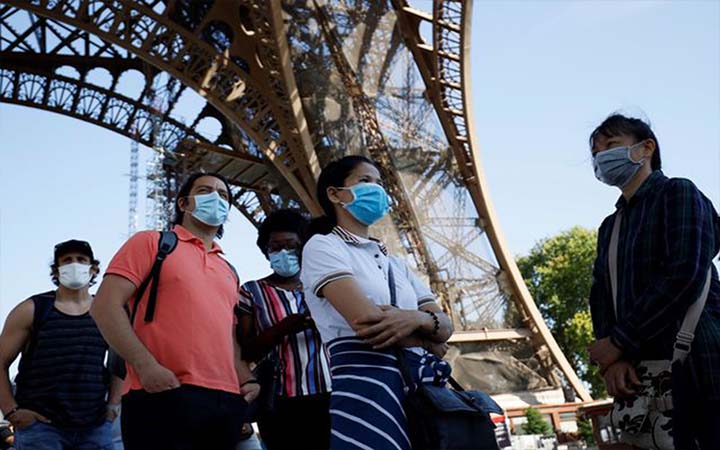 ওমিক্রন ‌‘ঝড়ে’র মধ্যে বিধিনিষেধ কঠোর করছে ফ্রান্স