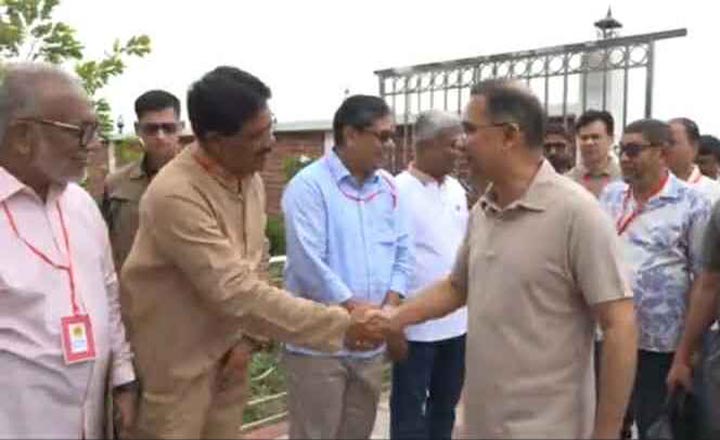 যশোরে পৌঁছে সড়কপথে উলশী যাচ্ছেন প্রধানমন্ত্রী