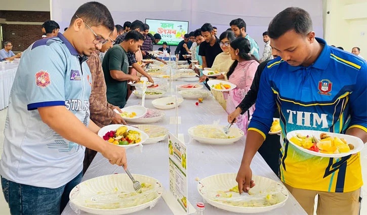 পাবিপ্রবি প্রেসক্লাবে মৌসুমি ফল উৎসব উদযাপন