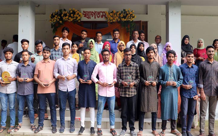 ইতিহাস গড়ল পাবনার ৬৮ শিক্ষার্থী