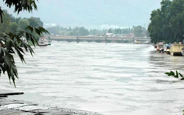 পাকিস্তানে নদীতে বৃদ্ধি পেয়েছে পানি প্রবাহ