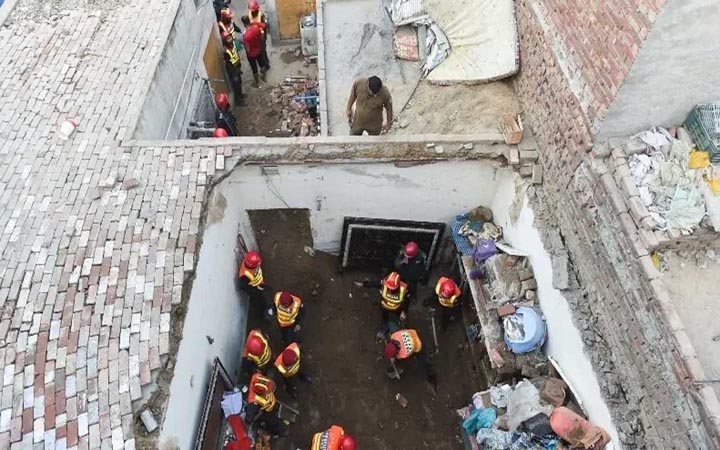 লাহোরে কোচিং সেন্টারের ছাদ ধসে ১৪ শিশু নিহত