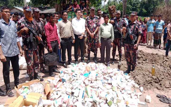 সাতক্ষীরায় দুই ফার্মেসিকে ৫০ হাজার টাকা জরিমানা