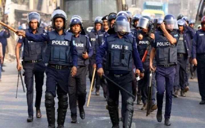 ছাত্র-জনতার অন্দোলনে হামলকারী পুলিশ কর্মকর্তারাও পাচ্ছেন পদক, বাহিনীতে ক্ষোভ