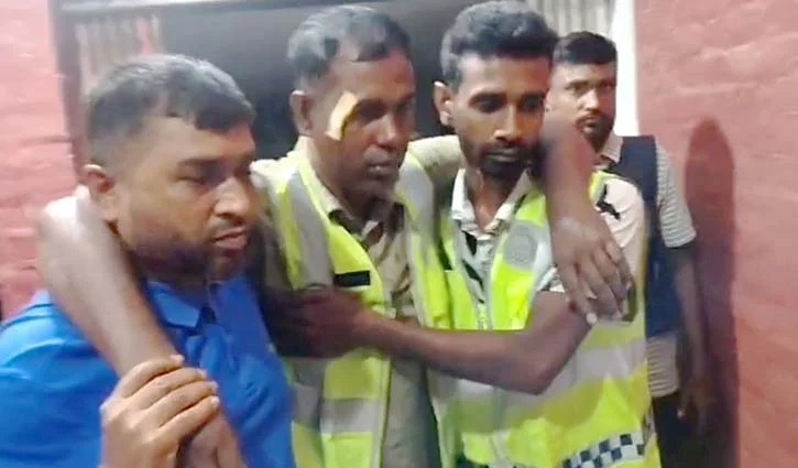 ভালুকায় হামলায় আহত ২ পুলিশ