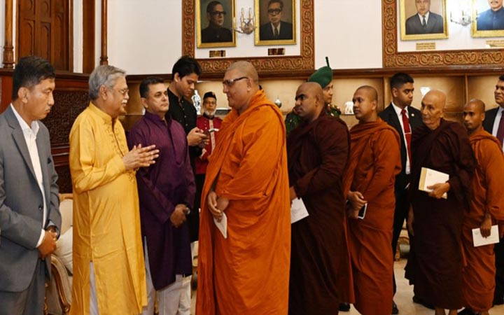 রাষ্ট্রপতির সঙ্গে বৌদ্ধ সম্প্রদায়ের শুভেচ্ছা বিনিময়
