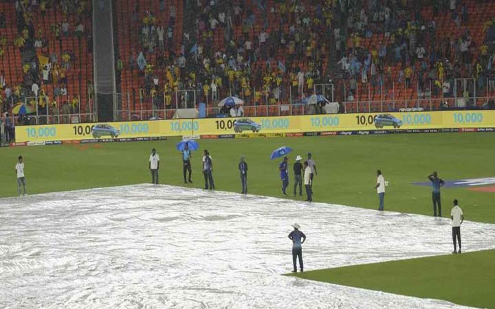 আইপিএলের ফাইনালে বৃষ্টি হলে ট্রফি উঠবে কার হাতে