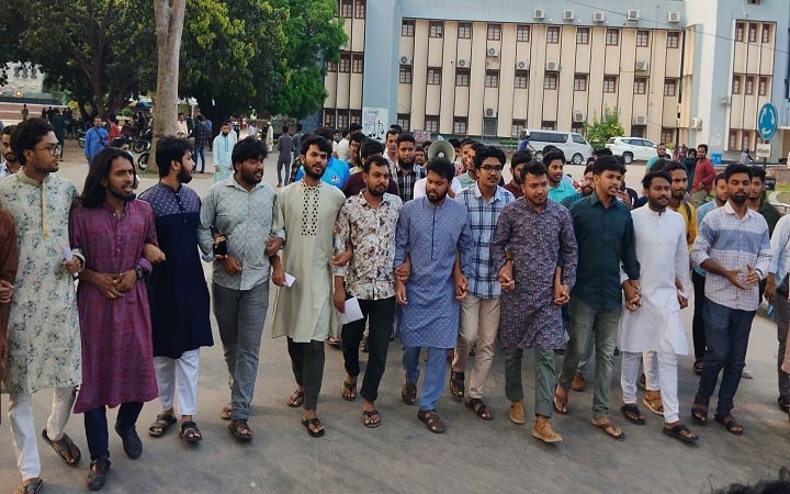 আওয়ামী লীগ নিষিদ্ধের দাবিতে রাবিতে বিক্ষোভ মিছিল