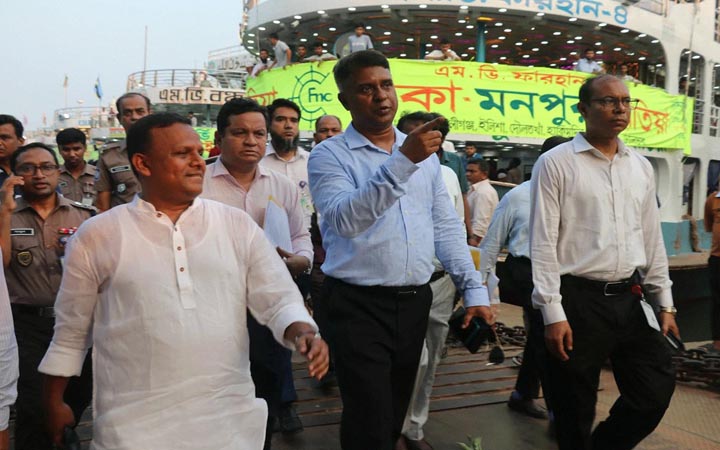 নৌপথে ঈদ যাত্রার প্রস্তুতি দেখতে সদরঘাট পরিদর্শনে নৌপরিবহন প্রতিমন্ত্রী