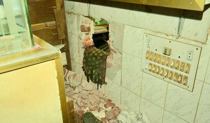 রাজশাহীতে দোকান থেকে ২০০ ভরি স্বর্ণ চুরি