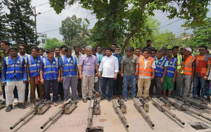 ডেঙ্গু প্রতিরোধে রাসিকের বিশেষ পরিচ্ছন্নতা অভিযান