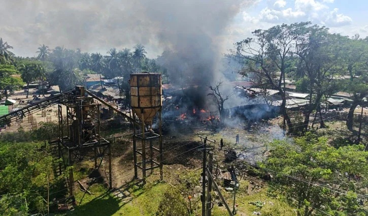 রাখাইনে মিয়ানমার সেনাবাহিনীর বিমান হামলায় নিহত ৩৩