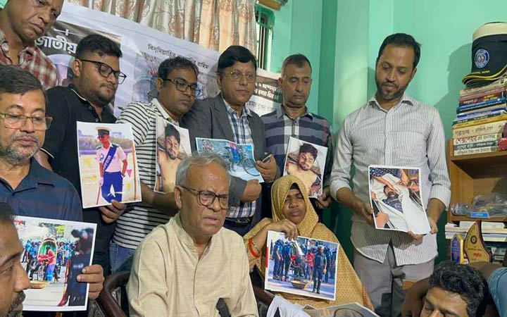 ভবিষ্যৎ ধ্বংস করে দিয়ে পালিয়েছেন হাসিনা: রিজভী