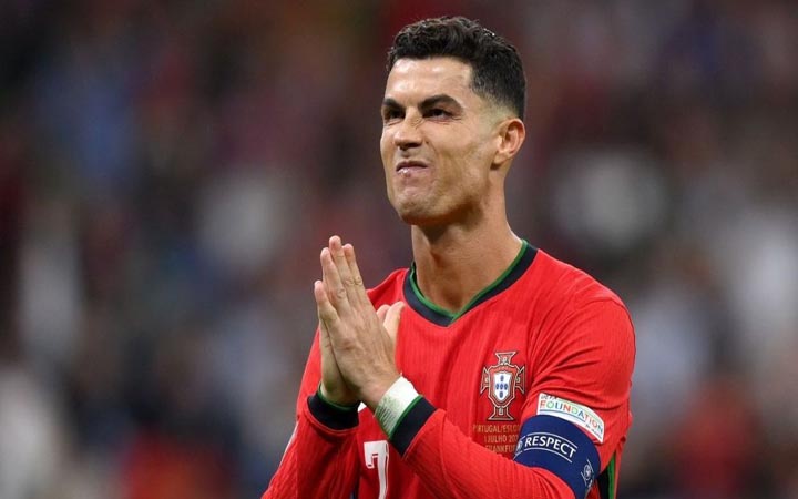 রোনাল্ডোর পেনাল্টি মিসের পরও শেষ চারে পর্তুগাল