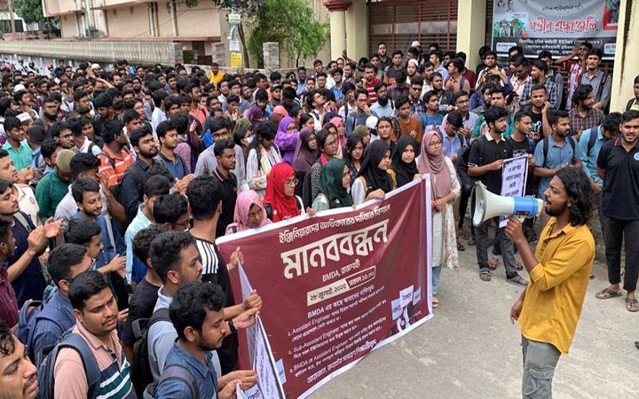 রাজশাহী প্রকৌশল ও প্রযুক্তি বিশ্ববিদ্যালয় শিক্ষার্থীদের বিক্ষোভ