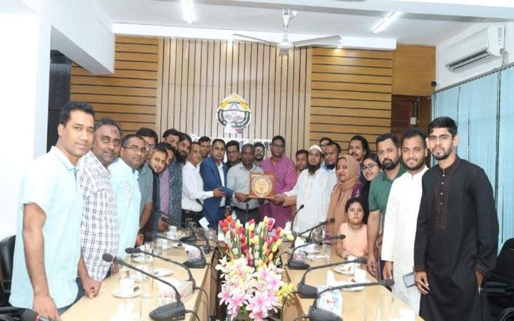 শাবিপ্রবি উপাচার্যের সঙ্গে অ্যালামনাই অ্যাসোসিয়েশনের সৌজন্য সাক্ষাৎ
