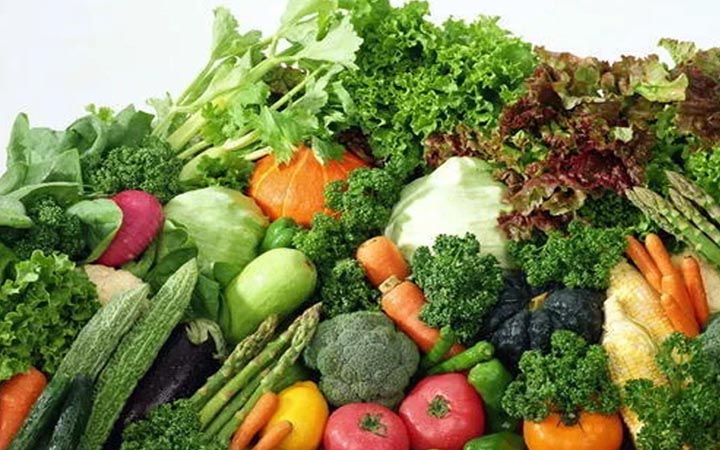 গরমে সুস্থ থাকতে খাবেন যেসব সবজি