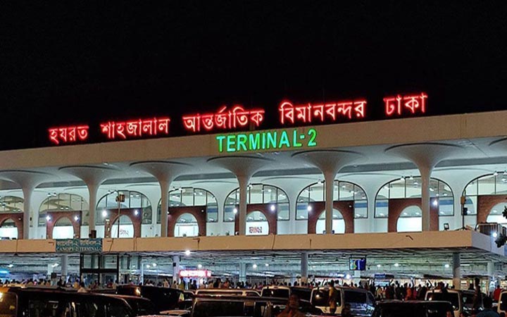শাহজালালে ৬৭ লাখ টাকার অবৈধ আইফোন-সিগারেট জব্দ