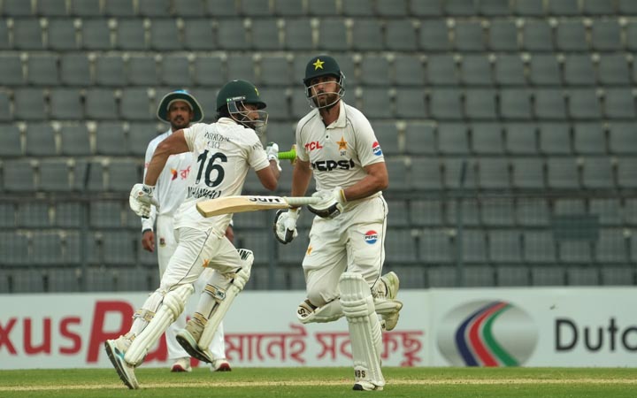 বিজ্ঞাপন বোর্ডের ওপর রাগ দেখিয়ে শাস্তি পেলেন সালমান