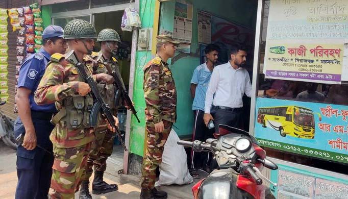 সাতক্ষীরায় পরিবহন কাউন্টারে সেনাবাহিনীর অভিযান
