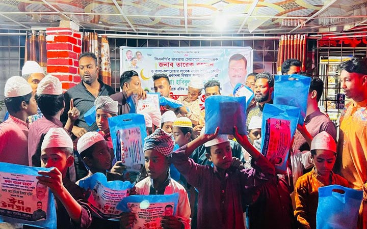 সাতক্ষীরায় মাদ্রাসায় ইফতার ও ঈদসামগ্রী বিতরণ