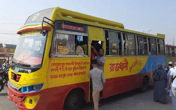 সাভারে চলন্ত বাসে ফের ডাকাতি, অস্ত্রের মুখে লুটপাট