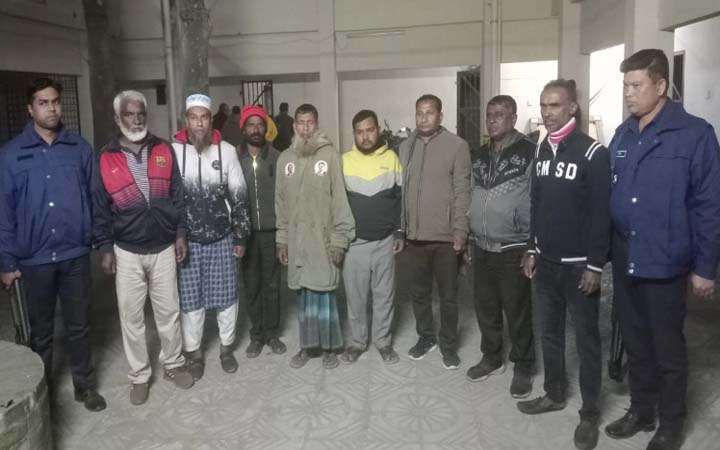 জামালপুরে সাবেক মেয়রের বাড়িতে গোপন বৈঠক, আটক ৮