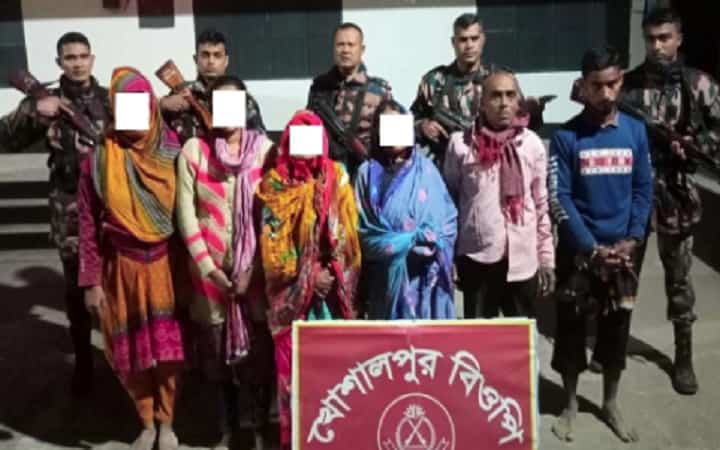 মহেশপুর সীমান্তে দালালসহ ৭ বাংলাদেশি আটক