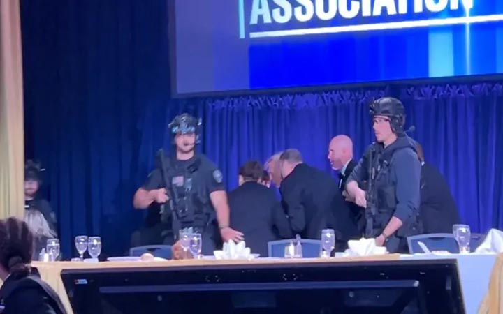 নিরাপদ আছেন ডোনাল্ড ট্রাম্প, শুটার গ্রেফতার