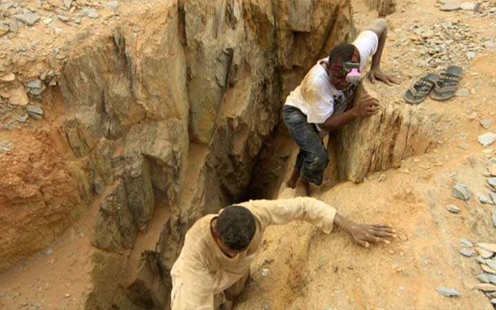সুদানে সোনার খনি ধসে ১৪ জনের মৃত্যু