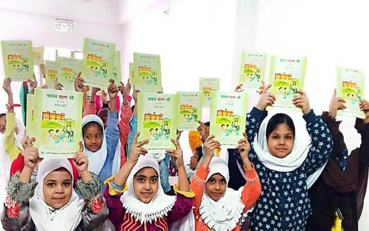 তামিরুল মিল্লাত মাদরাসায় বই উৎসব