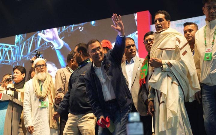 ৭ জেলায় সমাবেশ শেষে ভোরে ঢাকায় ফিরলেন তারেক রহমান