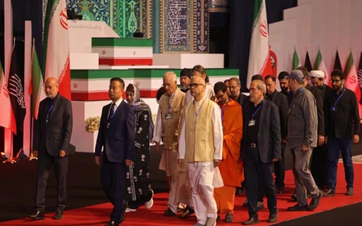 খামেনির জানাজায় অংশ নিতে তেহরানে বিশ্বনেতাদের ঢল
