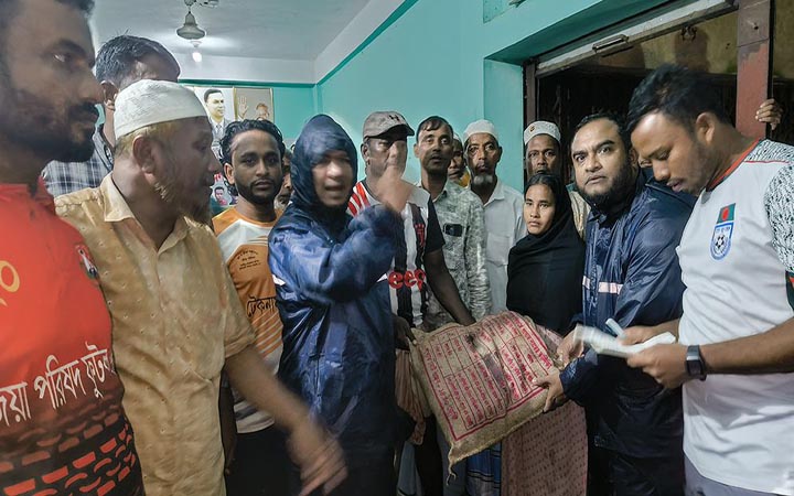 সেন্টমার্টিনসহ টেকনাফে পানিবন্দি আড়াই হাজার মানুষ