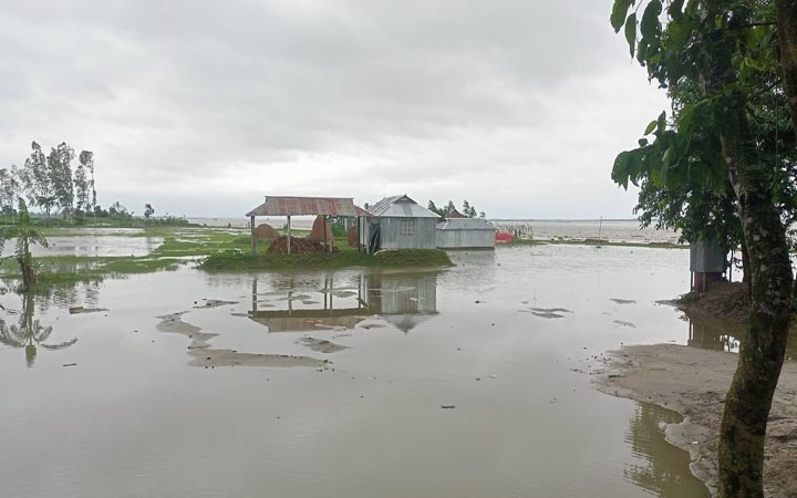 নদীবন্দরে ২ নম্বর নৌ হুঁশিয়ারি সংকেত