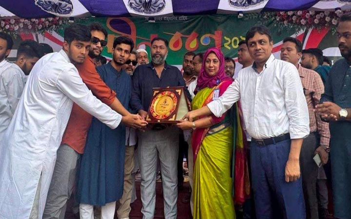টঙ্গী সরকারি কলেজে ছাত্রদলের উদ্যোগে নবীন বরণ ও বৃক্ষরোপণ