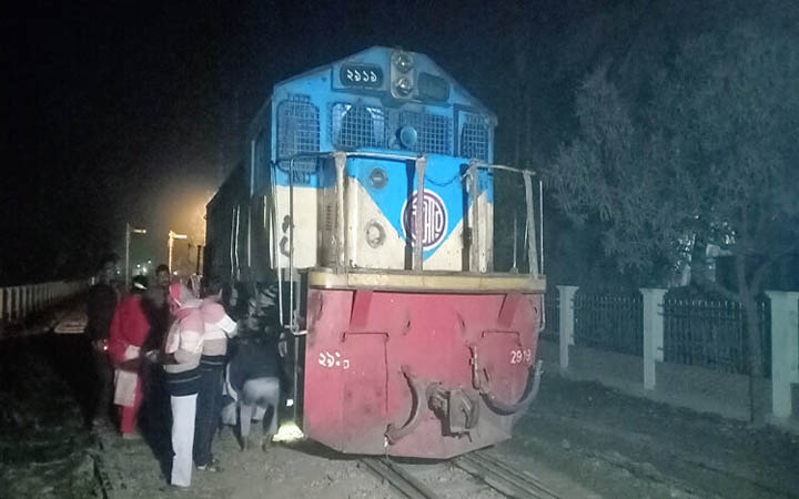 ৬ ঘণ্টা পর ঢাকা-টঙ্গী রুটে ট্রেন চলাচল শুরু