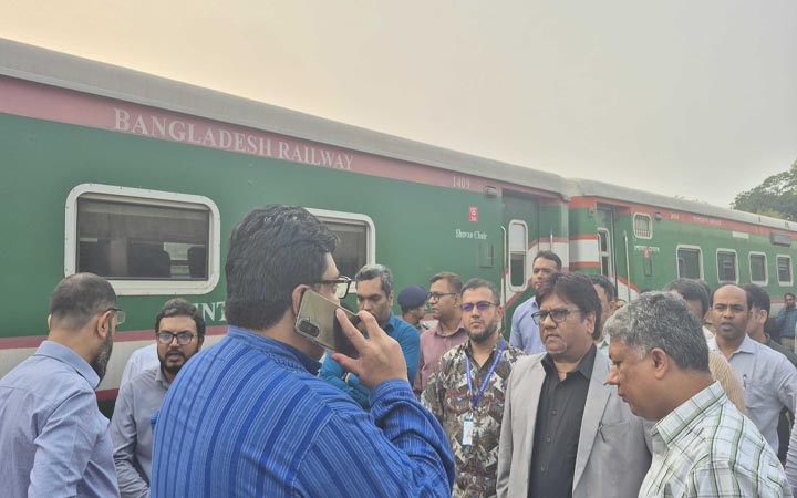 প্রথমবারের মতো চলন্ত ট্রেনে চালু হলো স্টারলিংকের ইন্টারনেট সেবা