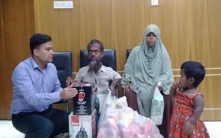ত্রিশালে ভিক্ষুক শফিকুলের পাশে ইউএনও